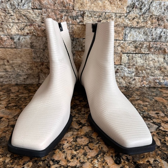 Frame Boots Women’s Le Maddox Leather Ankle Bootie in BEIGE LIZARD - Picture 6 of 8